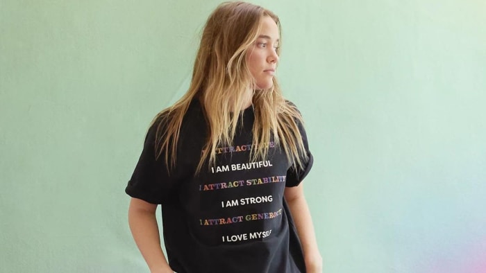 Olivia Ponton in American Eagle.